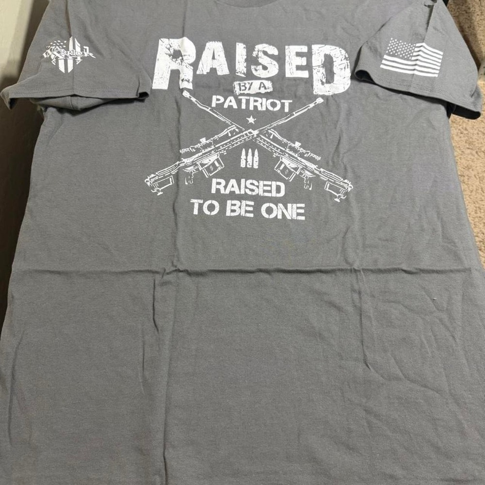 Warrior XII Mens 2XL Gray Raised by a Patriot Rifle Graphic T-Shirt Gildan 92